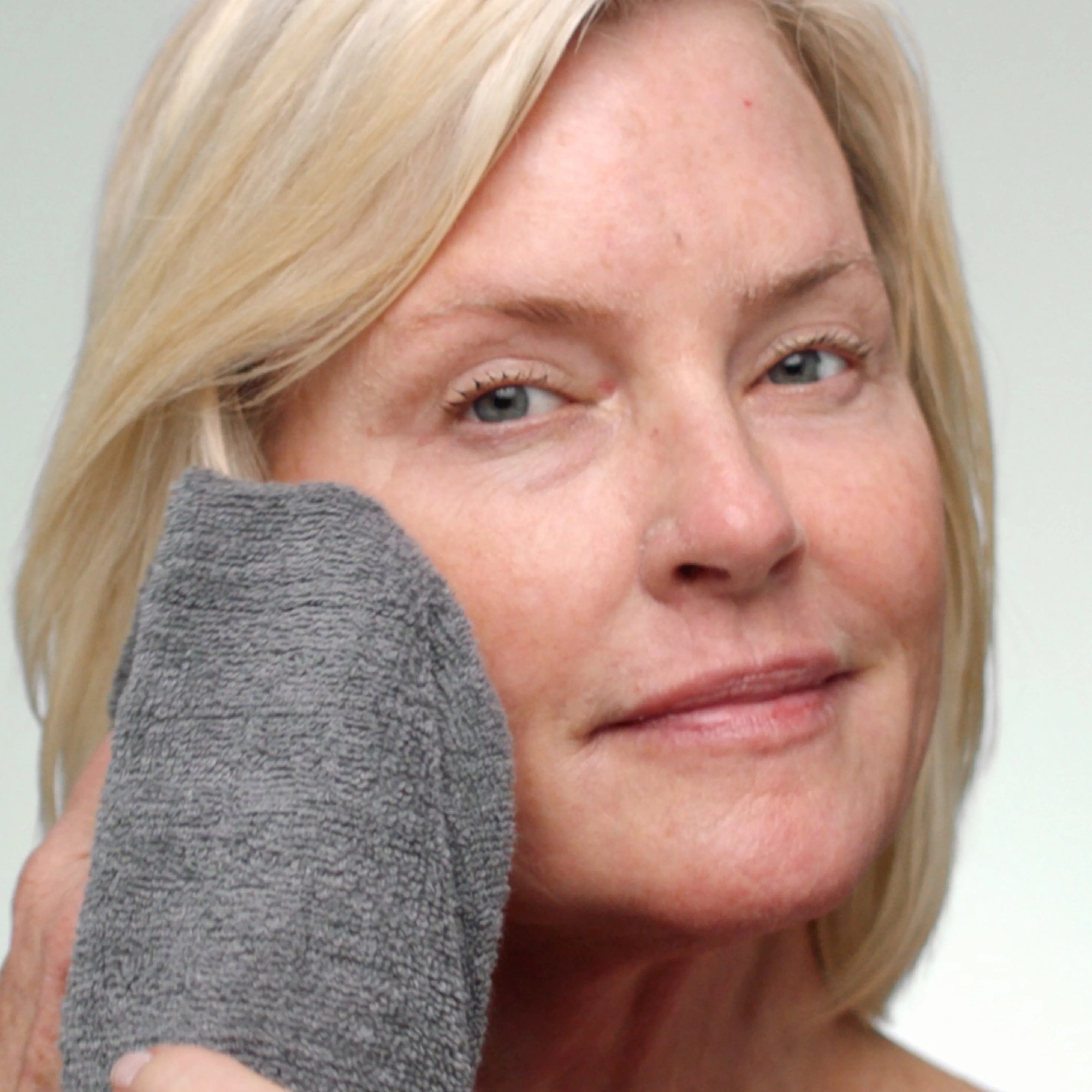 Gentle Foaming Cleanser - Image 5